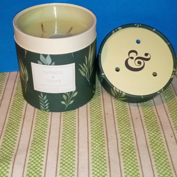 Better Homes & Garden Candle Cypress and Cedar - Two wicked candle - Picture 2 of 2